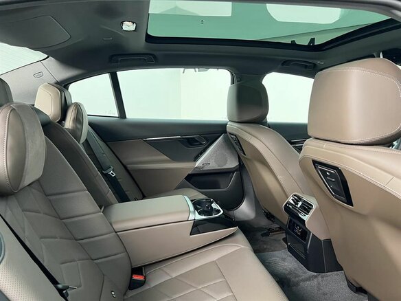 2025 BMW 5 серии Long 530Li xDrive VIII (G60/G61/G68), чёрный, 8190000 рублей - вид 11