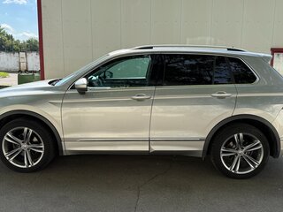2018 Volkswagen Tiguan II, серебристый, 2550000 рублей, вид 4