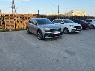 2020 Volkswagen Tiguan II, серебристый, 3000000 рублей, вид 2