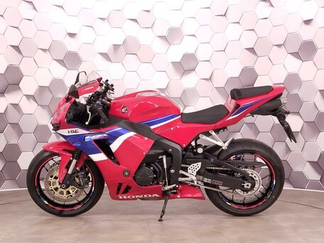 2024 Honda CBR 600RR, красный, 1485000 рублей, вид 4