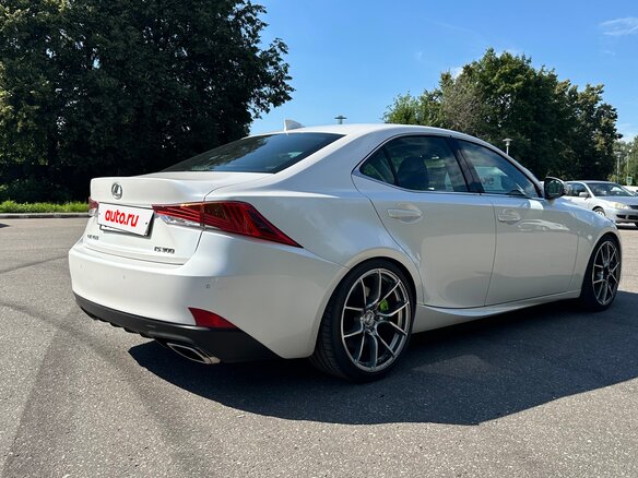 2018 Lexus IS 300 III Рестайлинг, белый, 3750000 рублей - вид 8