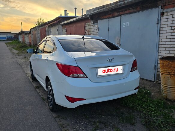 2016 Hyundai Solaris I Рестайлинг, белый, 750000 рублей - вид 3