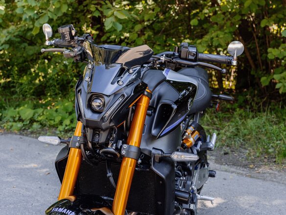 2022 Yamaha MT-09 (FZ-09), серебристый, 1075000 рублей - вид 26