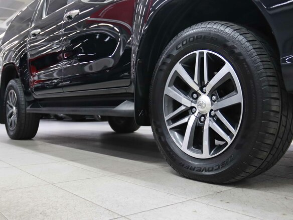 2017 Toyota Hilux VIII, чёрный, 2895950 рублей - вид 10
