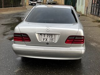 2001 Mercedes-Benz E-Класс 200 II (W210, S210) Рестайлинг, серебристый, 450000 рублей, вид 3