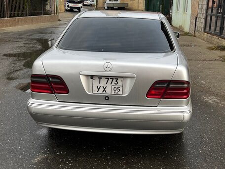 2001 Mercedes-Benz E-Класс 200 II (W210, S210) Рестайлинг, серебристый, 450000 рублей, вид 3