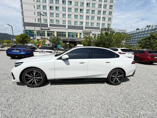 2026 BMW 5 серии 530i xDrive VIII (G60/G61/G68), белый, 8087700 рублей, вид 2