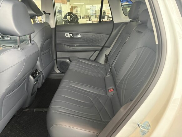 2026 Geely EX5 Гибрид EM-R, белый, 3829990 рублей - вид 9