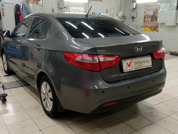 2013 Kia Rio 4-speed III, белый, 890000 рублей - вид 3