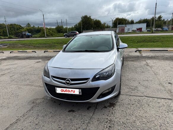 2013 Opel Astra J Рестайлинг, серебристый, 520000 рублей - вид 4