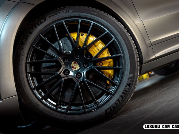 2021 Porsche Cayenne GTS Coupé III, серый, 9700000 рублей - вид 17