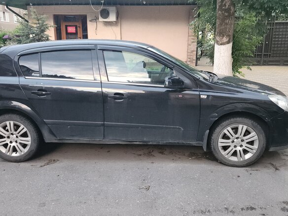 2008 Opel Astra H Рестайлинг, чёрный, 350000 рублей - вид 1
