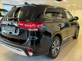 2020 Mitsubishi Outlander III Рестайлинг 3, чёрный, 1889000 рублей, вид 2