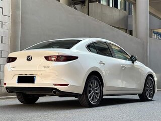 2022 Mazda 3 Axela IV (BP), белый, 1476000 рублей, вид 3