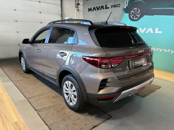 2022 Kia Rio X IV Рестайлинг, серый, 1780000 рублей - вид 3