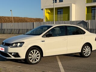 2017 Volkswagen Polo V Рестайлинг, белый, 1335000 рублей, вид 3