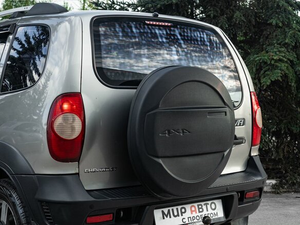 2010 Chevrolet Niva I Рестайлинг, серебристый, 444000 рублей - вид 9