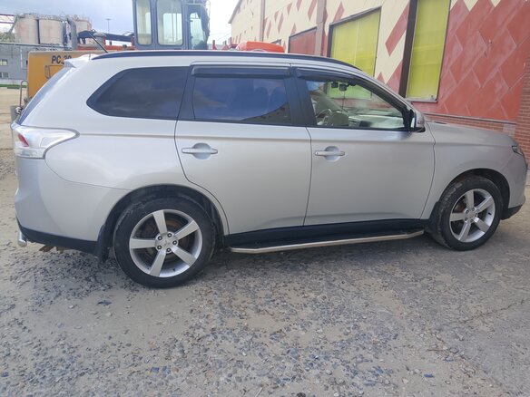 2013 Mitsubishi Outlander III, серебристый - вид 1