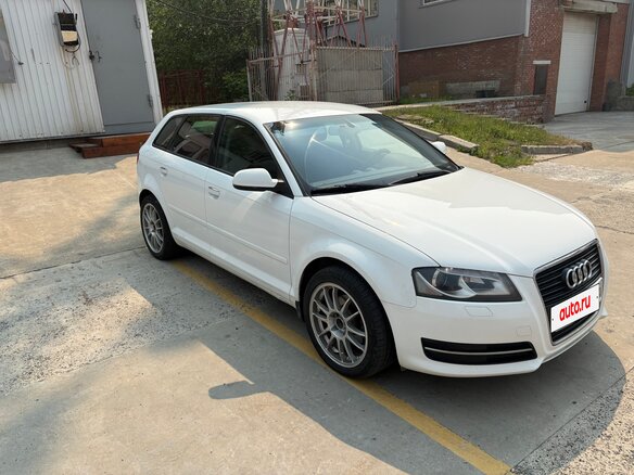 2011 Audi A3 II (8P) Рестайлинг 2, белый, 750000 рублей - вид 1