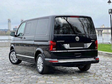 2022 Volkswagen Multivan T6 Рестайлинг, чёрный, 4400000 рублей, вид 3