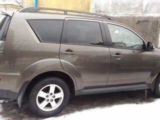 2010 Mitsubishi Outlander II Рестайлинг, коричневый, 1600000 рублей, вид 3