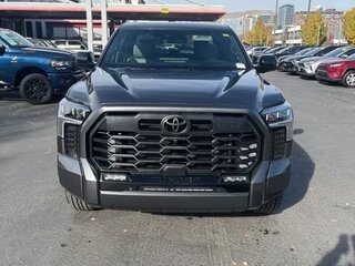 2025 Toyota Tundra CrewMax III, серый, 9822990 рублей, вид 2