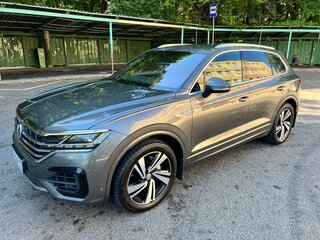 2018 Volkswagen Touareg III, серый, 4100000 рублей, вид 2