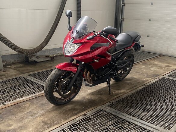 2009 Yamaha XJ6 (FZ6R), красный, 430000 рублей