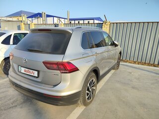 2018 Volkswagen Tiguan II, серебристый, 2545000 рублей, вид 5