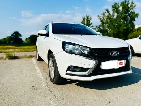 2020 Lada (ВАЗ) Vesta SW I, белый, 880000 рублей, вид 3