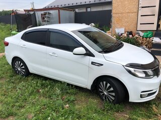 2016 Kia Rio III Рестайлинг, белый, 780000 рублей, вид 3