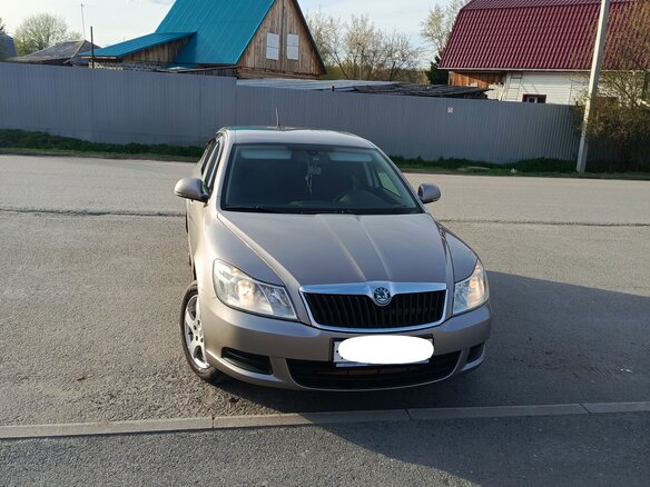 2011 Skoda Octavia II (A5) Рестайлинг, серый, 700000 рублей - вид 1