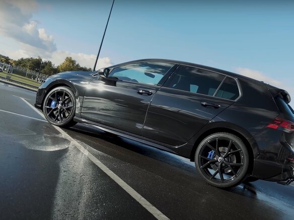 2022 Volkswagen Golf R VIII, чёрный, 4700000 рублей - вид 3
