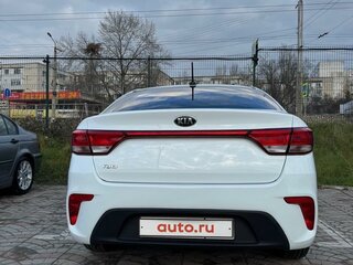 2019 Kia Rio IV, белый, 1000000 рублей, вид 5