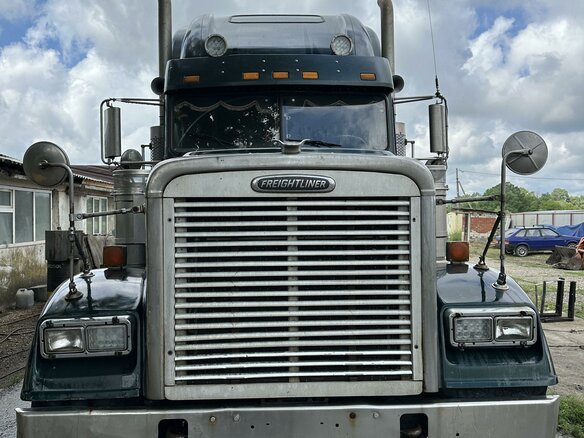 2003 Freightliner FLD, зелёный, 2700000 рублей - вид 1