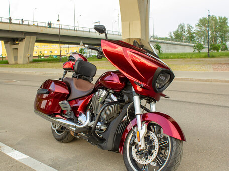 2011 Victory Cross Country, красный, 1200000 рублей, вид 2