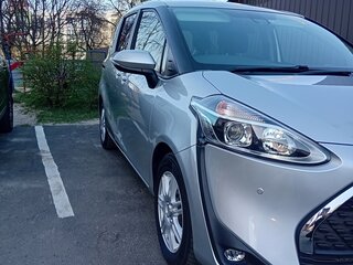 2018 Toyota Sienta II Рестайлинг, серебристый, 1300000 рублей, вид 4