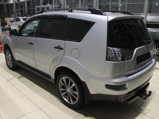 2011 Mitsubishi Outlander II Рестайлинг, серебристый, 1400000 рублей, вид 5