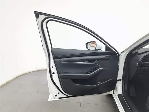2024 Mazda 3 Axela IV (BP), белый, 2000000 рублей - вид 15