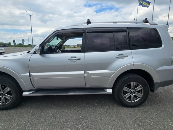 2007 Mitsubishi Pajero IV, серебристый, 1900000 рублей - вид 3