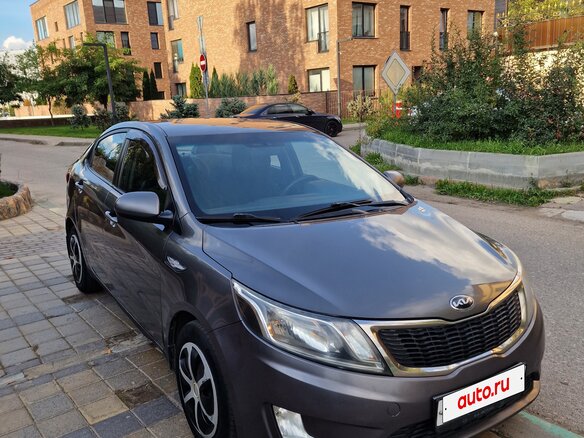2013 Kia Rio 4-speed III, серый, 850000 рублей - вид 1