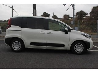 2022 Toyota Sienta III, белый, 1290005 рублей, вид 2