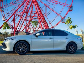 2018 Toyota Camry VIII (XV70), белый, 2650000 рублей, вид 2