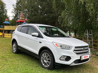 2017 Ford Kuga II Рестайлинг, белый, 1750000 рублей, вид 1