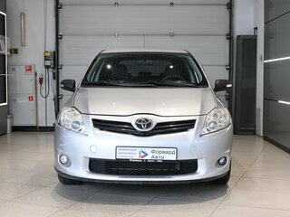 2011 Toyota Auris I Рестайлинг, серебристый, 815990 рублей, вид 2