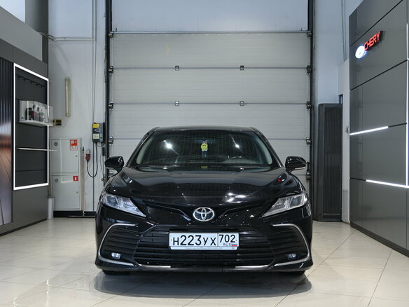 2021 Toyota Camry VIII (XV70), чёрный - вид 2