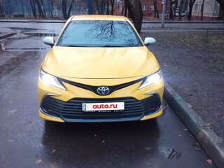 2021 Toyota Camry VIII (XV70) Рестайлинг, жёлтый, 2500000 рублей, вид 4