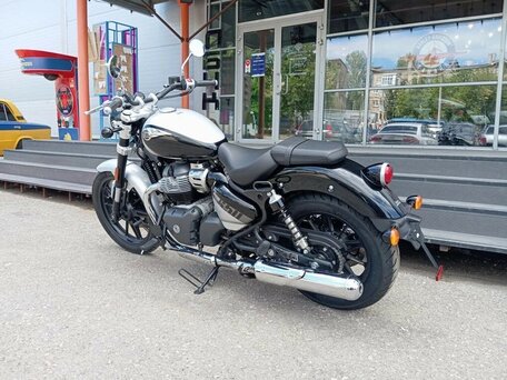 2026 Royal Enfield Super Meteor, серый, 773000 рублей, вид 4