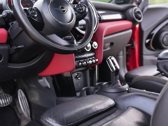 2019 Mini Hatch JCW III (F55/F56) Рестайлинг, красный - вид 13