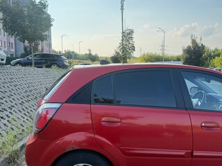2009 Kia Rio II Рестайлинг, красный, 350000 рублей, вид 3